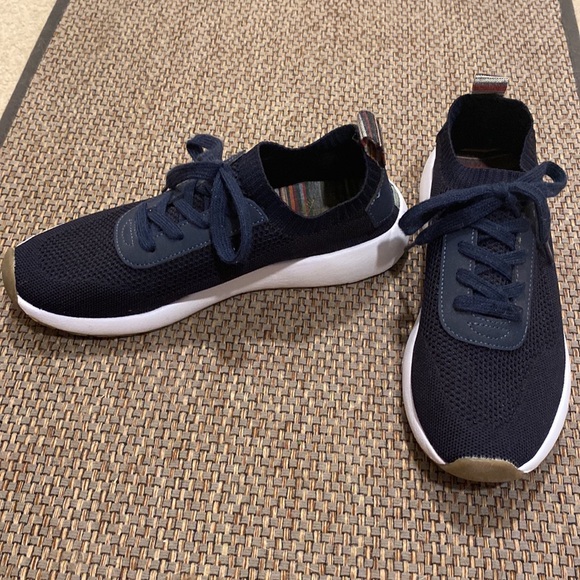 True Craft 7.5 Navy Sneakers - Picture 2 of 9